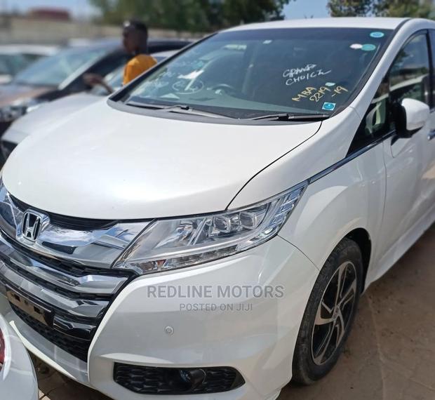 2017 Honda Odyssey Pearl: Luxury Minivan For Sale
