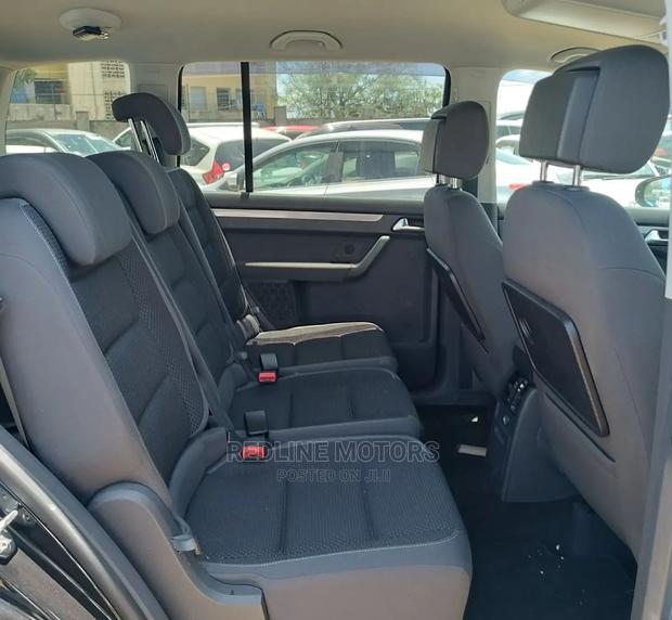 Volkswagen Touran 2016 Black: Luxury MPV for Comfortable Family Journeys