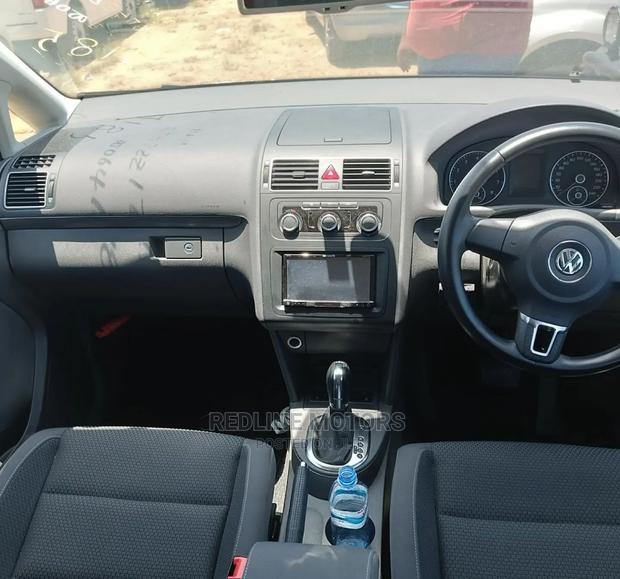 Volkswagen Touran 2016 Black: Luxury MPV for Comfortable Family Journeys