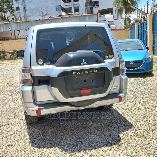 Gray-Coated 2017 Mitsubishi Pajero: Ready for Any Terrain