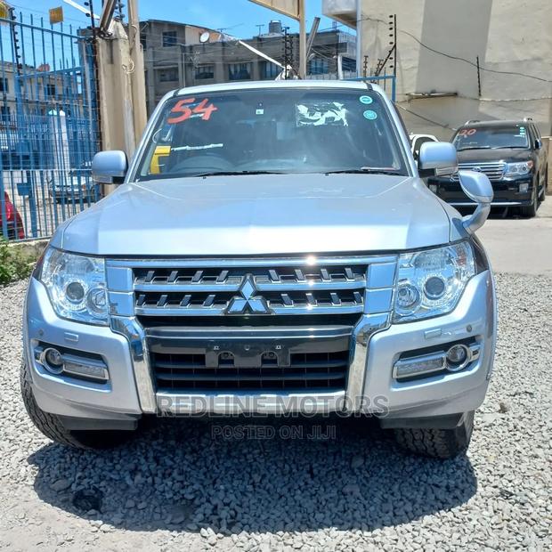 Gray-Coated 2017 Mitsubishi Pajero: Ready for Any Terrain