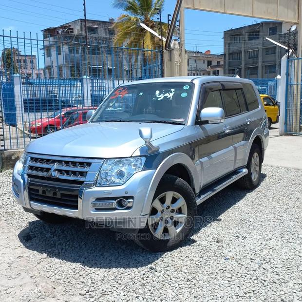 Gray-Coated 2017 Mitsubishi Pajero: Ready for Any Terrain