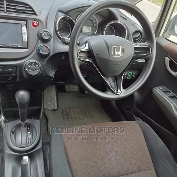 Honda Fit Shuttle 2016 1.5 G 2WD Pearl - A practical and stylish choice for your family