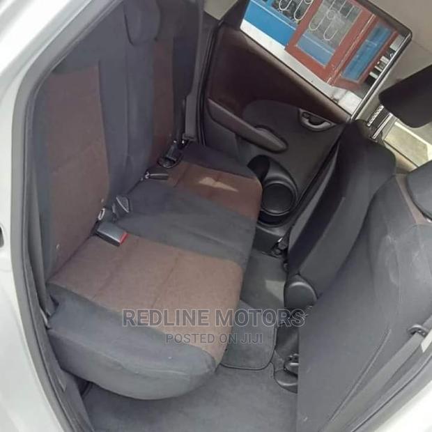 Honda Fit Shuttle 2016 1.5 G 2WD Pearl - A practical and stylish choice for your family
