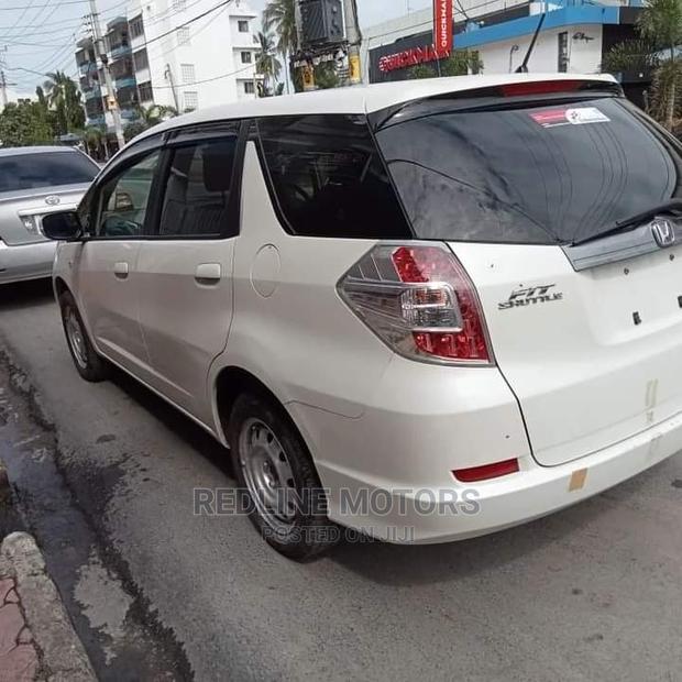 Honda Fit Shuttle 2016 1.5 G 2WD Pearl - A practical and stylish choice for your family