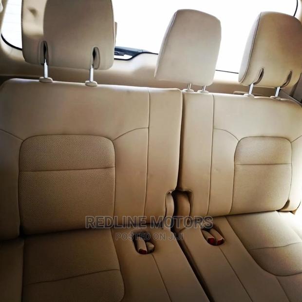 White Luxury SUV 2017 Toyota Land Cruiser 4.6 V