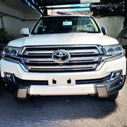White Luxury SUV 2017 Toyota Land Cruiser 4.6 V for sale