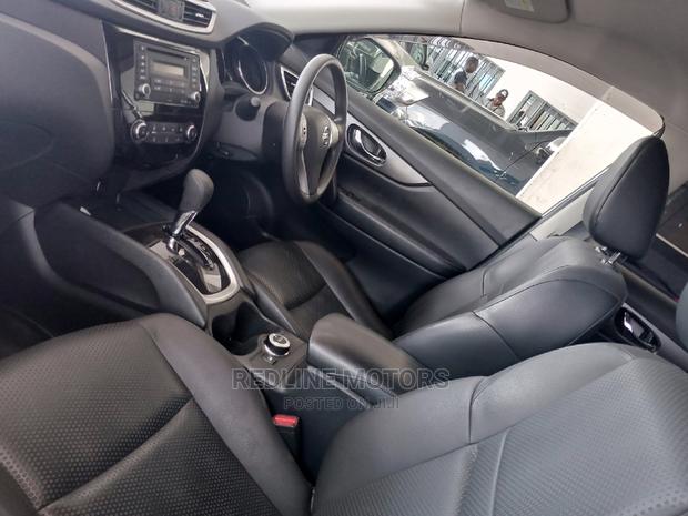 2016 Nissan X-Trail Silver: Adventure and Comfort Combined