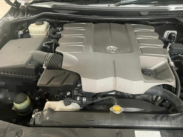 Black 2013 Toyota Land Cruiser: Power and Style Combined
