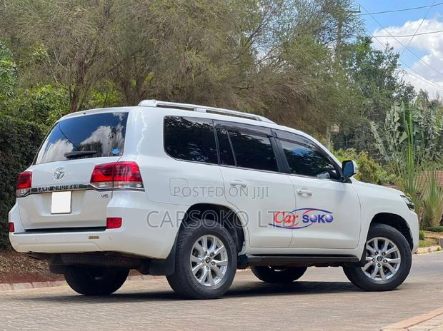 2016 Toyota Land Cruiser in White - Premium SUV for Adventure