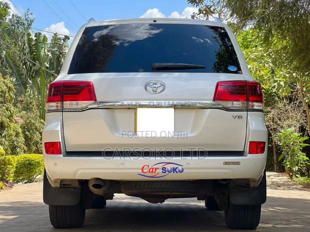 2016 Toyota Land Cruiser in White - Premium SUV for Adventure