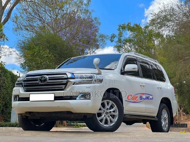 2016 Toyota Land Cruiser in White - Premium SUV for Adventure