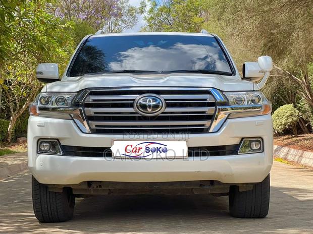 2016 Toyota Land Cruiser in White - Premium SUV for Adventure