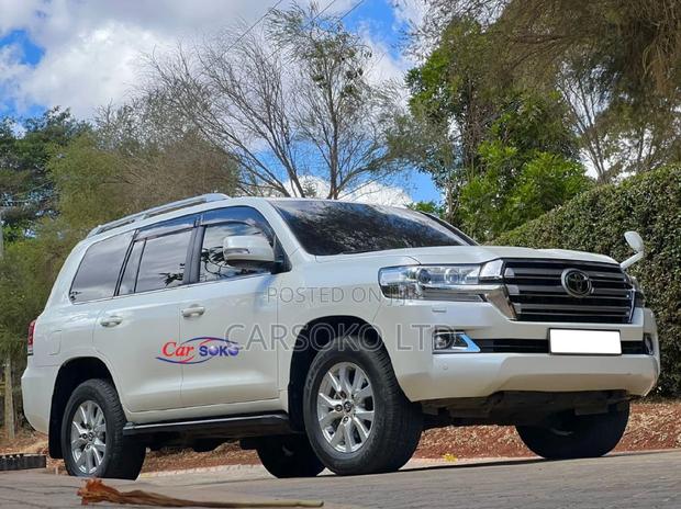 2016 Toyota Land Cruiser in White - Premium SUV for Adventure