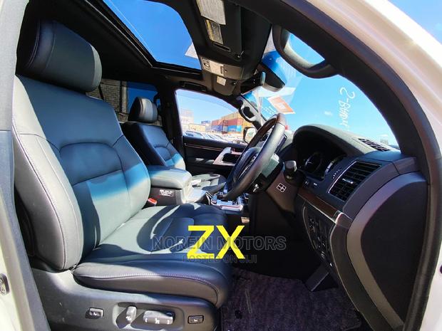 2016 Toyota Land Cruiser White - Versatile 4WD SUV for Every Terrain