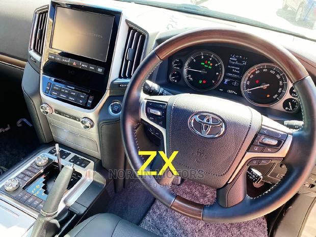 2016 Toyota Land Cruiser White - Versatile 4WD SUV for Every Terrain