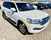 2016 Toyota Land Cruiser White - Versatile 4WD SUV for Every Terrain for sale