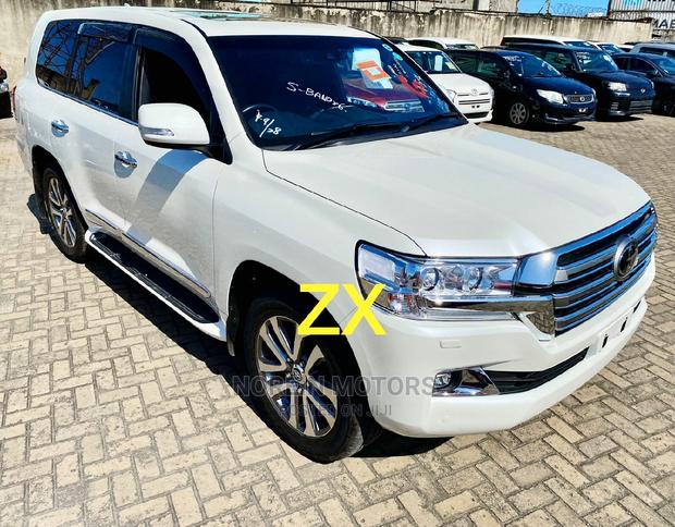 2016 Toyota Land Cruiser White - Versatile 4WD SUV for Every Terrain