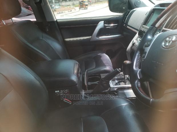 2016 Toyota Land Cruiser in Red - Durable and Reliable Off-Roader