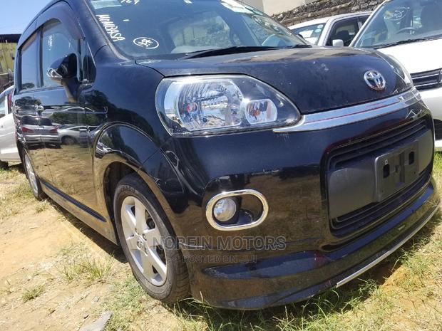 Black 2015 Toyota Porte: Modern Compact SUV for Everyday Use