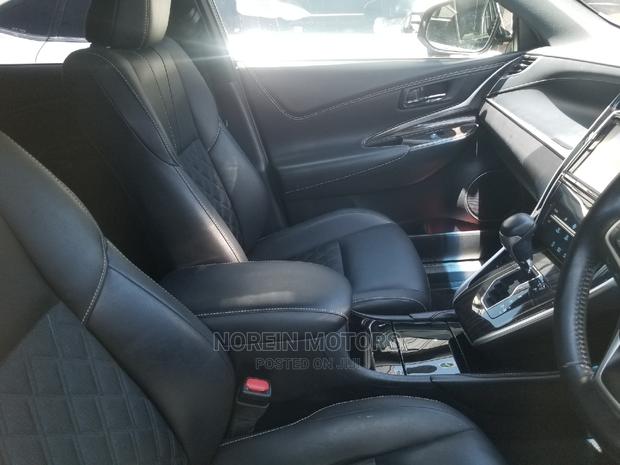 4WD Toyota Harrier 2.0 Blue 2016: Luxury Meets Performance in this Stylish SUV