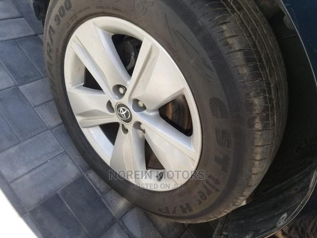 4WD Toyota Harrier 2.0 Blue 2016: Luxury Meets Performance in this Stylish SUV