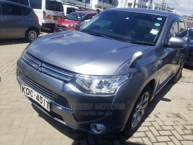 2015 Mitsubishi Outlander Silver: Stylish & Comfortable