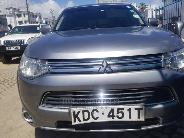2015 Mitsubishi Outlander Silver: Stylish & Comfortable