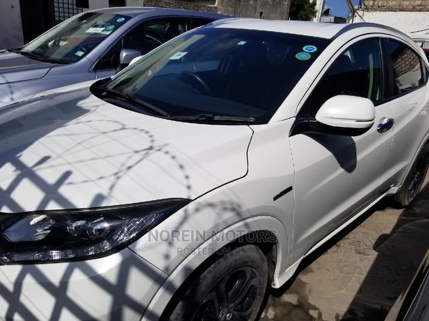 Honda Vezel 1.5 Hybrid 2WD 2015 - Classic White