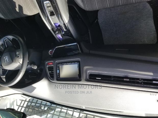 Honda Vezel 1.5 Hybrid 2WD 2015 - Classic White