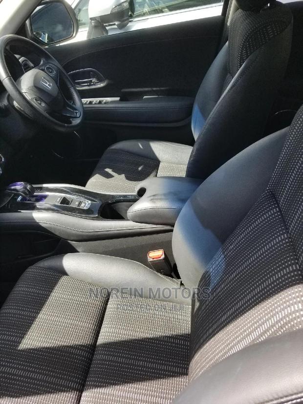 Honda Vezel 1.5 Hybrid 2WD 2015 - Classic White