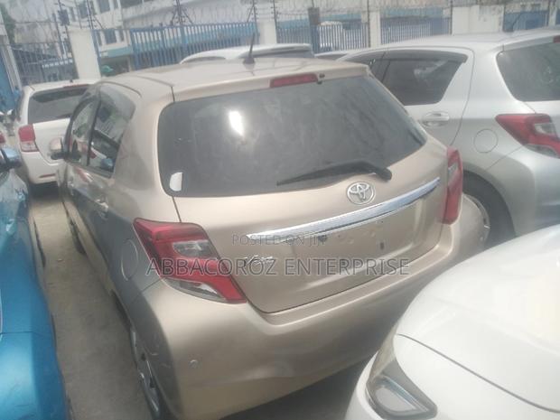 Toyota Vitz 1.0 FWD 3dr 2015 Silver