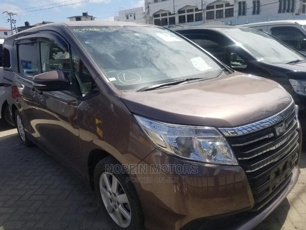 Toyota Noah 2.0 FWD (7 Seater) 2015 Brown - Pre-owned Excellence