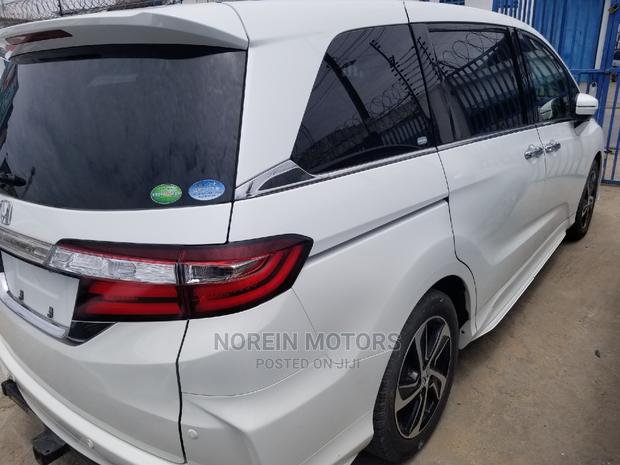 Honda Odyssey 2014 2.4L 2WD Absolute - Classic White: Affordable, Reliable, and Comfortable
