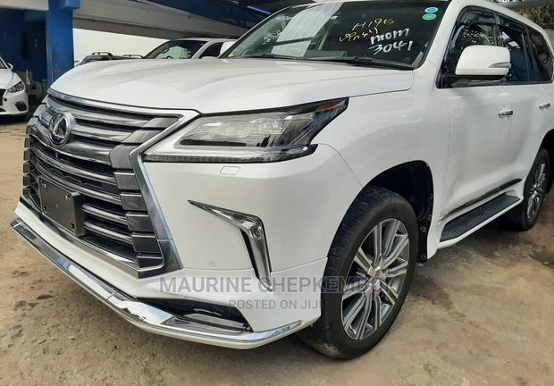 Lexus LX 570 AWD 2016 White