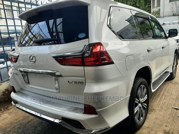 Lexus LX 570 AWD 2016 White