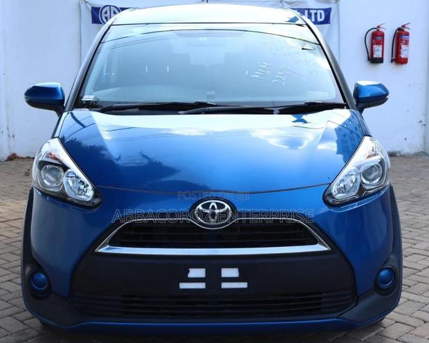 Toyota Sienta 2015 Blue