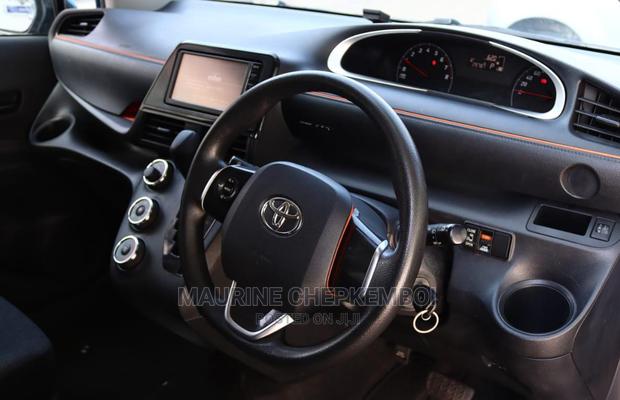 Toyota Sienta 2015 Blue