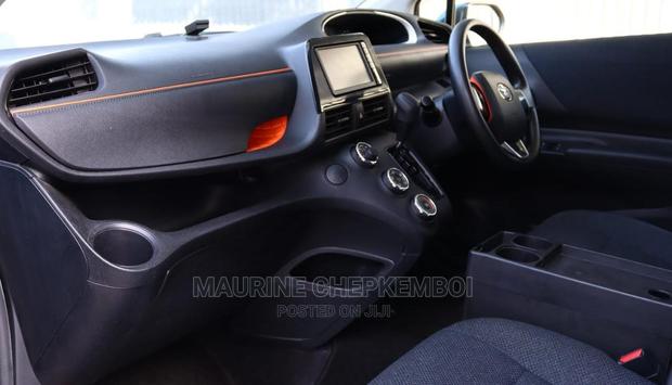 Toyota Sienta 2015 Blue