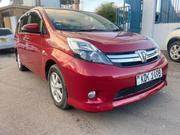 Toyota ISIS 1.8 Platana 2WD 2015 Red for sale