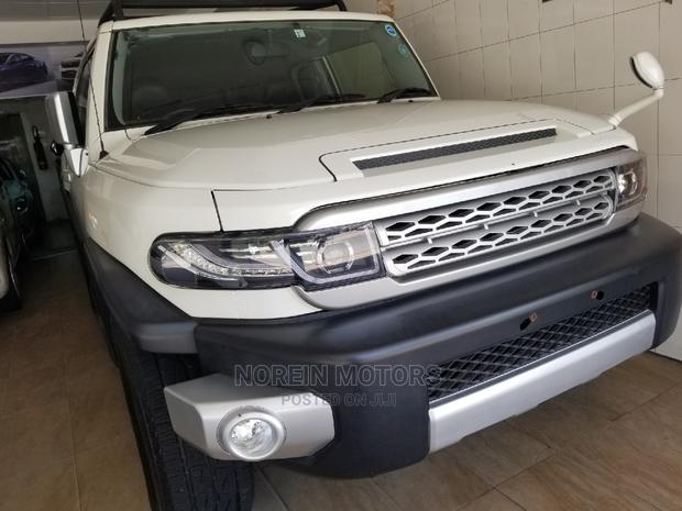 2015 Toyota FJ Cruiser White - Perfect Off-Road Companion