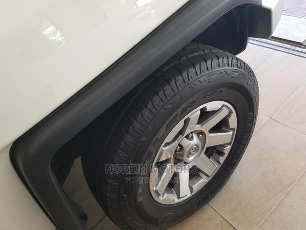 2015 Toyota FJ Cruiser White - Perfect Off-Road Companion