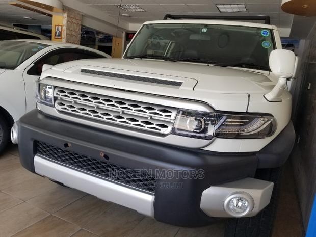 2015 Toyota FJ Cruiser White - Perfect Off-Road Companion
