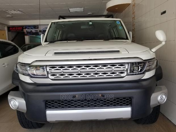 2015 Toyota FJ Cruiser White - Perfect Off-Road Companion