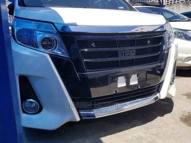 2015 Toyota Noah 2.0 AWD - 7-Passenger Minivan