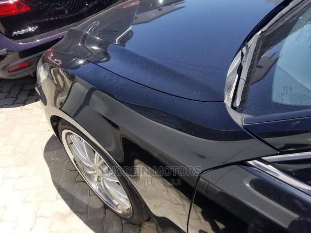 Black 2015 Toyota Crown Majesta 2.5 AWD Hybrid - Elegant and Powerful