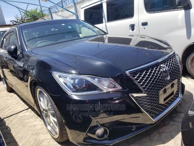 Black 2015 Toyota Crown Majesta 2.5 AWD Hybrid - Elegant and Powerful