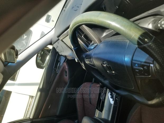 Black 2015 Toyota Crown Majesta 2.5 AWD Hybrid - Elegant and Powerful