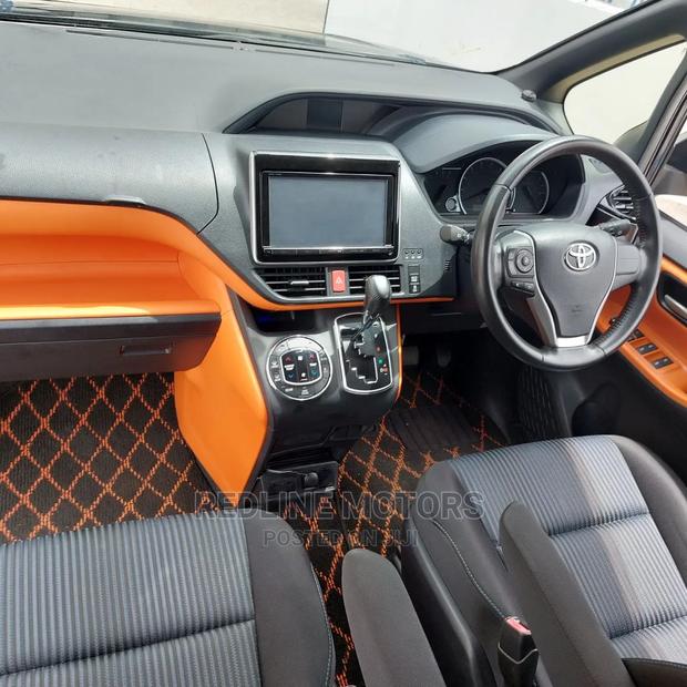 Sleek 2016 Toyota Voxy Black: Stylish MPV Offer