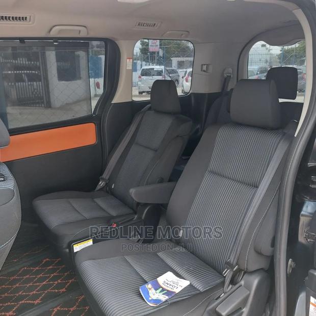 Sleek 2016 Toyota Voxy Black: Stylish MPV Offer